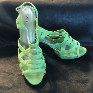 Beautiful Green strappy heels 👠 💚
